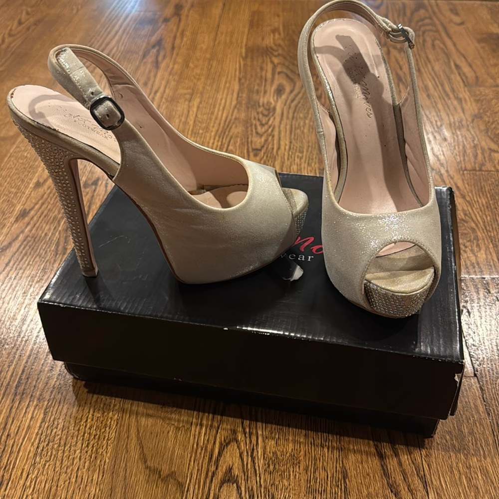 Night Moves Rihanna silver sparkle with rhinestone heels platform shoes size 7